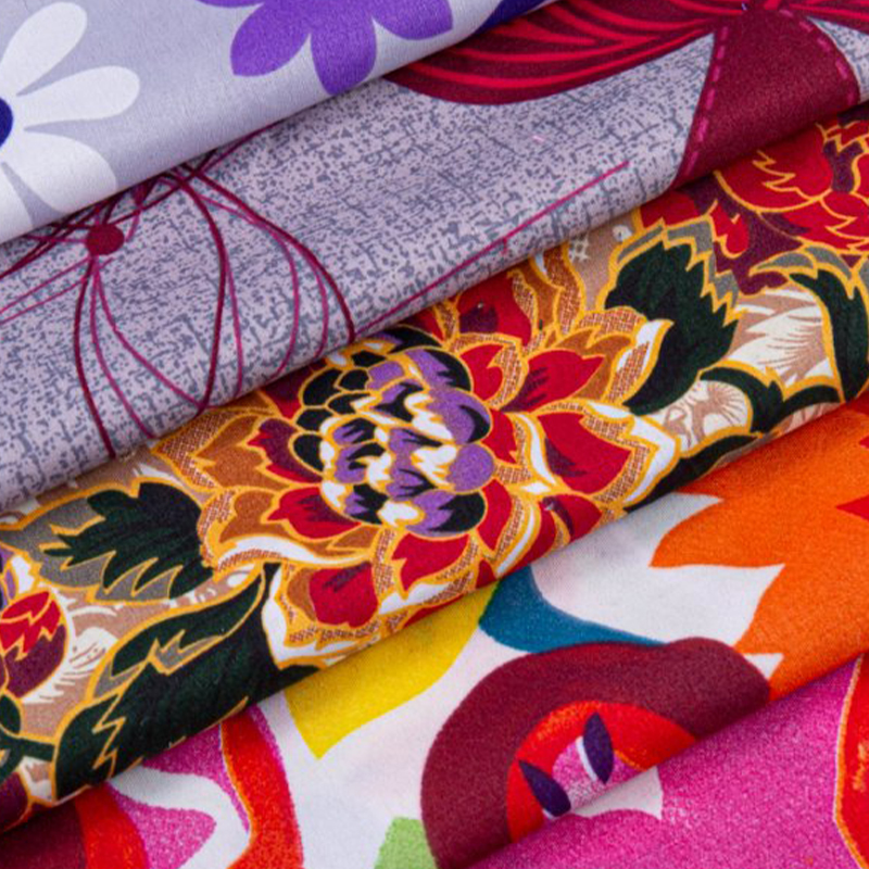 Tại sao polyester in ít phai màu hơn cotton?